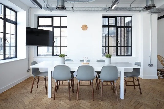 pokoj s designovým nábytkem